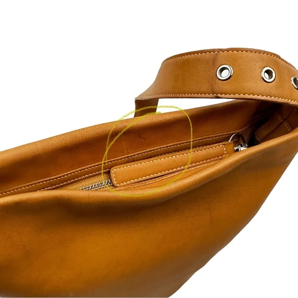 COACH Vintage Slim Duffle Sac in Honey Leather - Picture 9 of 12
